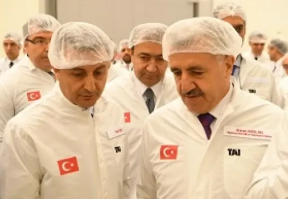 Bakan Arslan ve Özlü Türksat 6A’yı inceledi