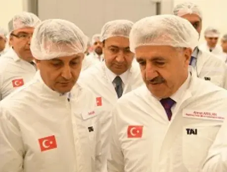 Bakan Arslan ve Özlü Türksat 6A’yı inceledi